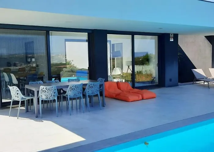 White Lagoon, 6 Guests, 2 Bathrooms, Heated Private Pool, Amazing View, Ac, Fully Equiped ! * Alfeizerão